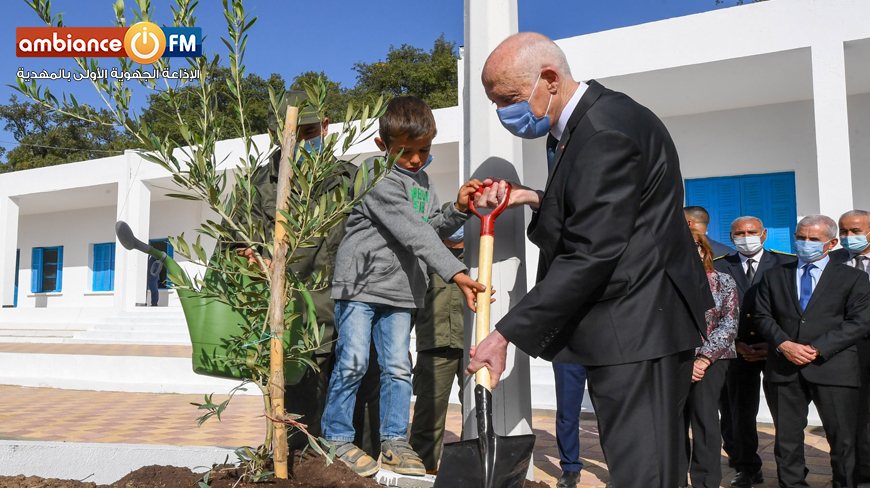 جندوبة : رئيس الجمهورية يحتفل بعيد الشجرة بالمدرسة الإبتدائية مها القضقاضي