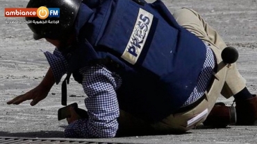 محتجّون يعتدون على صحفيين في قفصة وتونس ونقابة الصحفيين تندد