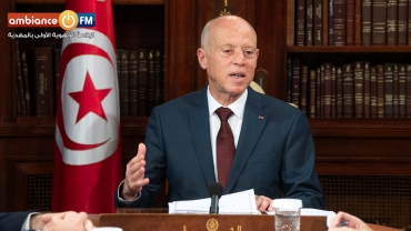 قيس سعيّد : نعمل على اجلاء التونسيين العالقين بالخارج